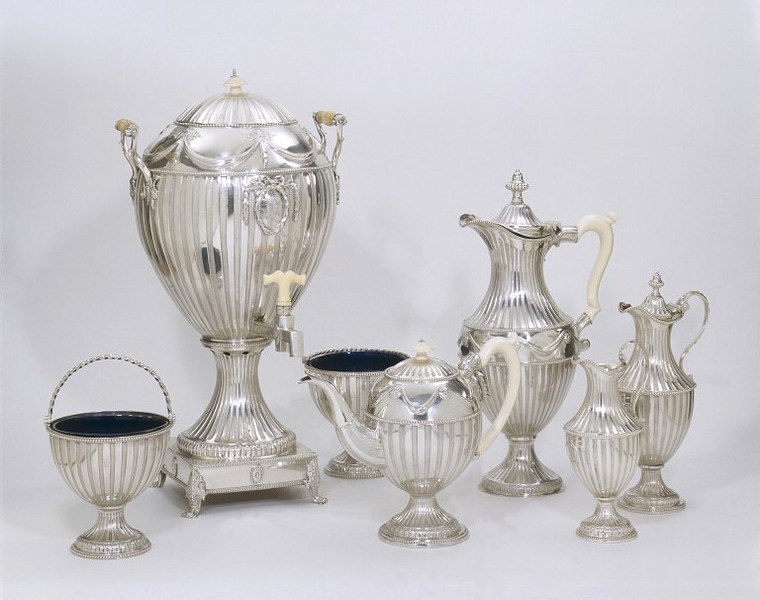 James Young y Orlando Jackson. "The Garrick tea service". Plata y marfil. Londres. Museo Victoria & Albert. 1774-75.