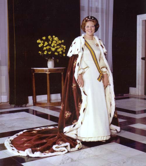 Reina Beatriz de Holanda el día de su coronación.