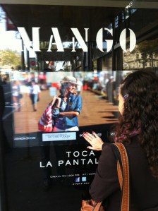 Publicidad de la firma de ropa Mango.