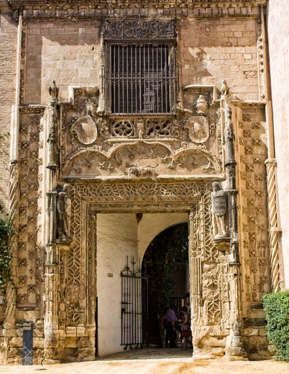 Puerta del Palacio de los Duques de Arcos en Marchena. En la actualidad en los Reales Alcazares.
