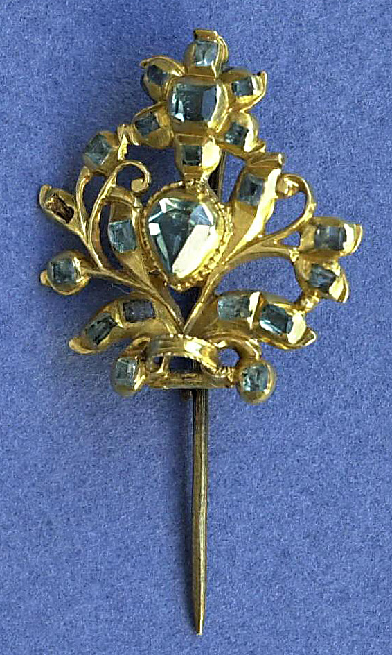 Piocha. Oro y esmeraldas. Entre 1734 y 1800. Museo Nacional de Artes Decorativas. Madrid.