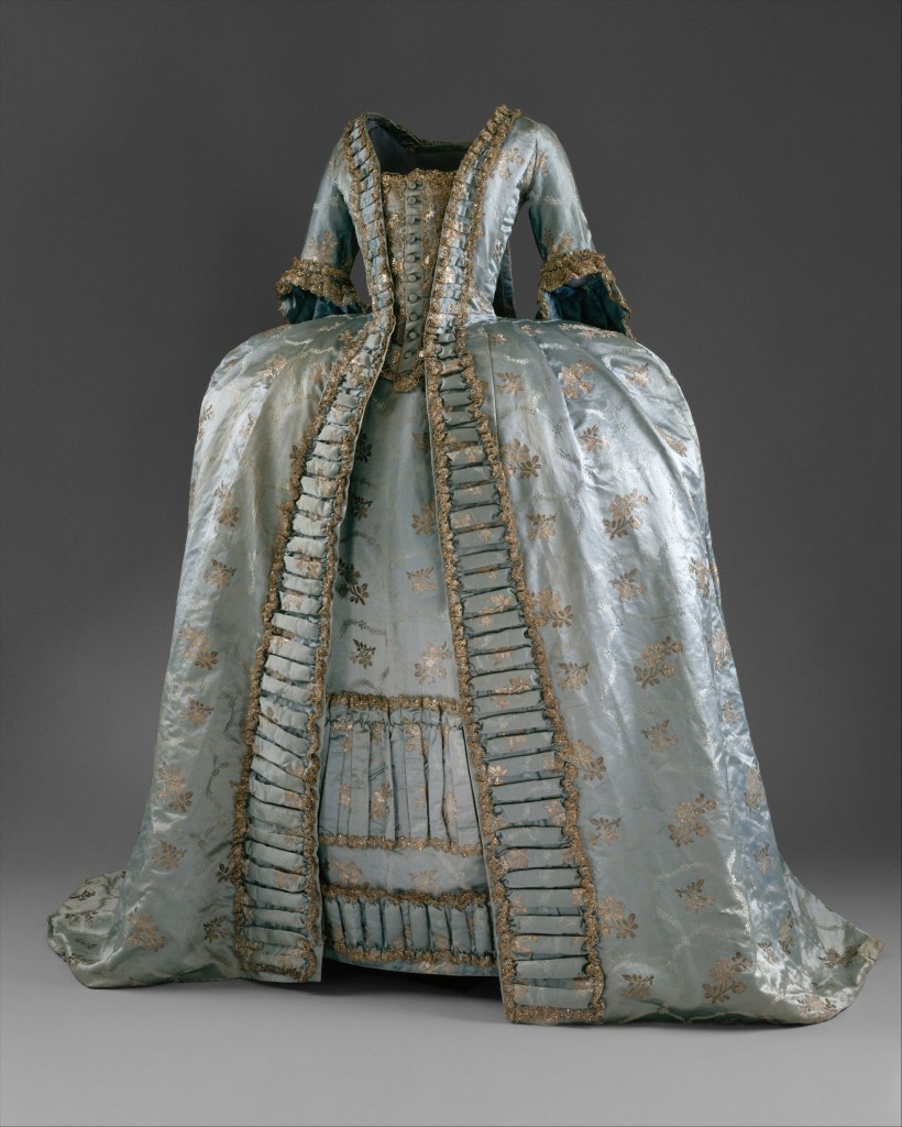 Vestido a la francesa. 1765. Francia. Vestido con tontillo.