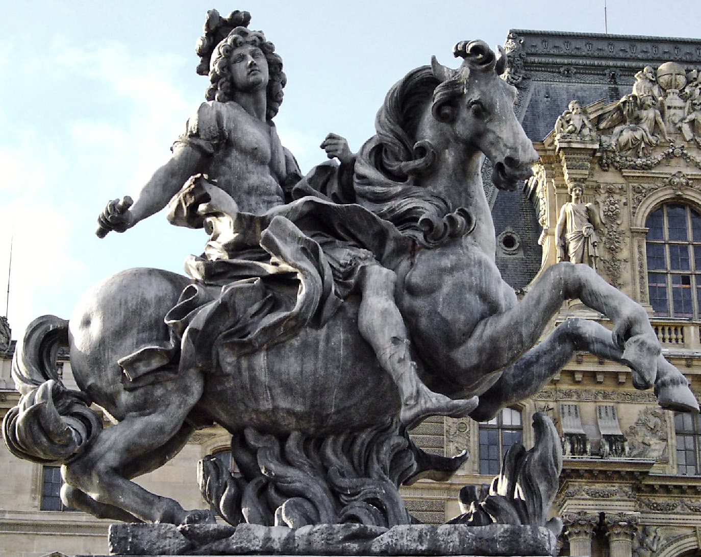Gian Lorenzo Bernini. Estatua ecuestre de Luis XIV. 1677. Palacio de Versalles. Parece ser que al rey no le gustó demasiado la obra de Bernini, encargando al francés Girandón que realizara algunas modificaciones, convirtiéndole en Marco Curcio, un héroe romano.