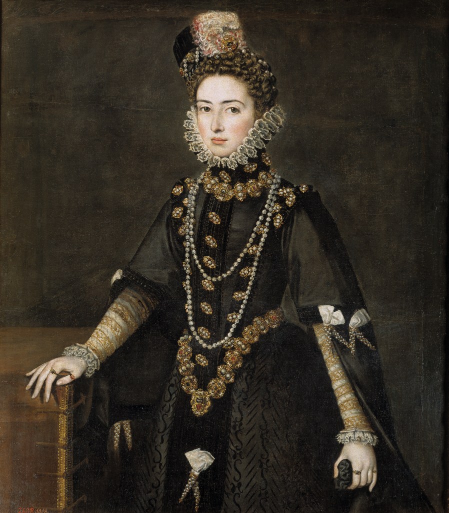 Alonso Sánchez Coello. La infanta Catalina Micaela, duquesa de Saboya. Hacia 1584-1585. Museo del Prado. La bella hija de Felipe II luce sayo alto con mangas redondas adornadas con “puntas” (cintas rematadas por cabos de metal).