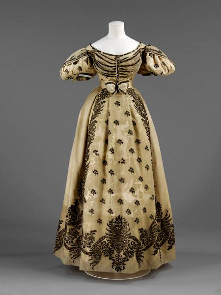 Vestido de novia realizado en París. 1828.
