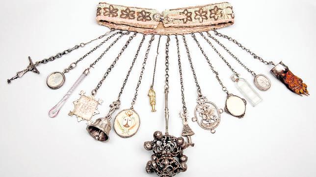 Dijero, cinturón y amuletos. Museo de Sorolla. Madrid.