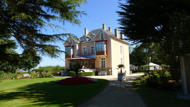 «De la casa de mi infancia… guardo el recuerdo más tierno y más maravillado. ¿Qué digo? Mi vida, mi estilo, le deben casi todo a su situación y a su arquitectura.»