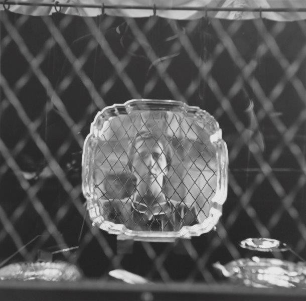 Vivian Maier. Self-portrait, New York, 1954. Gelatina de plata. 30,5 cm x 30,5 cm