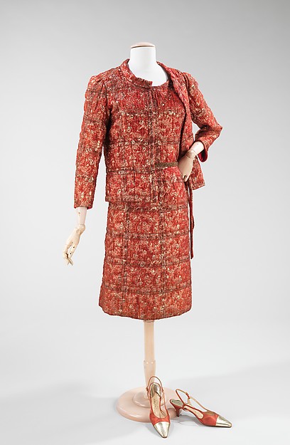 Chanel. Traje de chaqueta. Seda, metal. Hacia 1962. Metropolitan Museum. Nueva York.