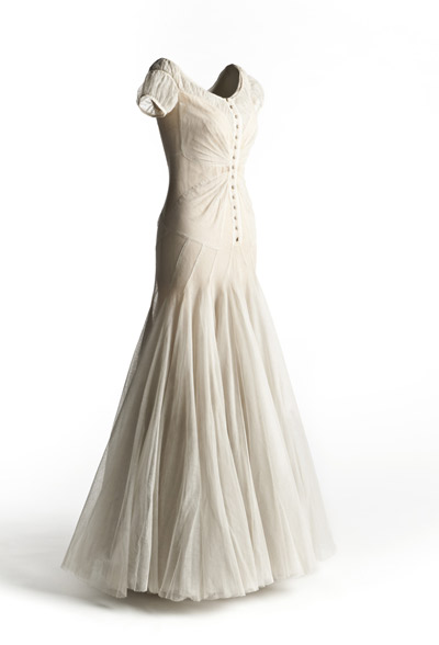 Chanel. Vestido de noche. Hacia 1939. Museo del Traje.  Madrid.