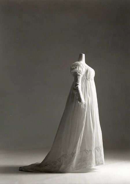 Vestido femenino. Lino, algodón. Hacia 1799-1800. Metropolitan Museum. Nueva York.