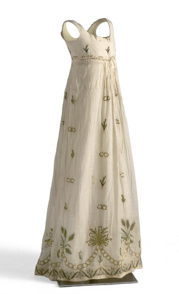 Vestido femenino. 1795-1805. Museo del Traje. Madrid.