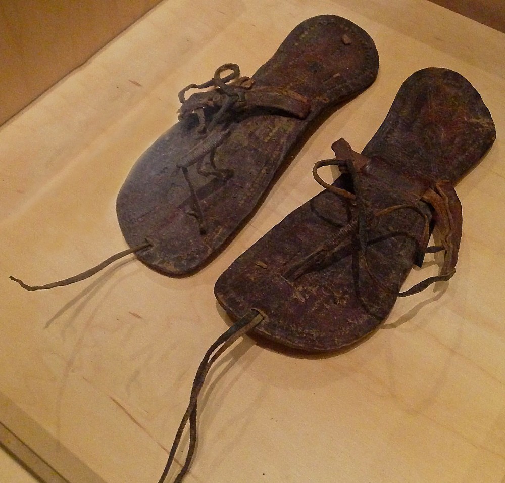 Par de sandalias. 400-600 después de Cristo. Bata Shoe Museum. Ontario.