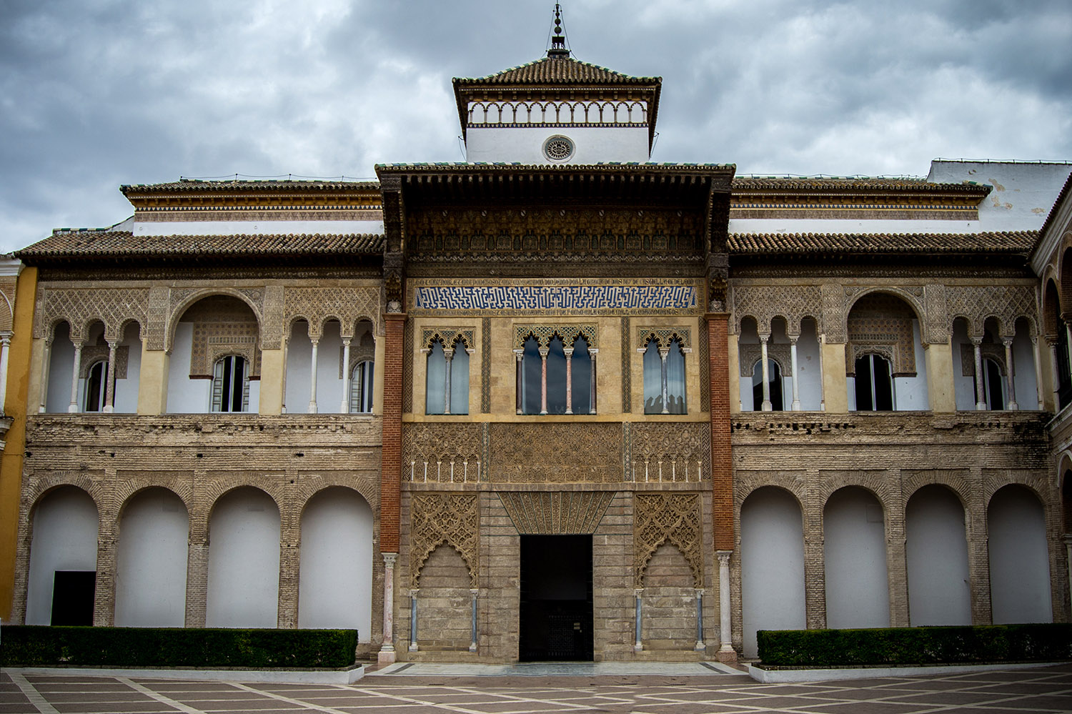 Fachada del Palacio del rey don Pedro.