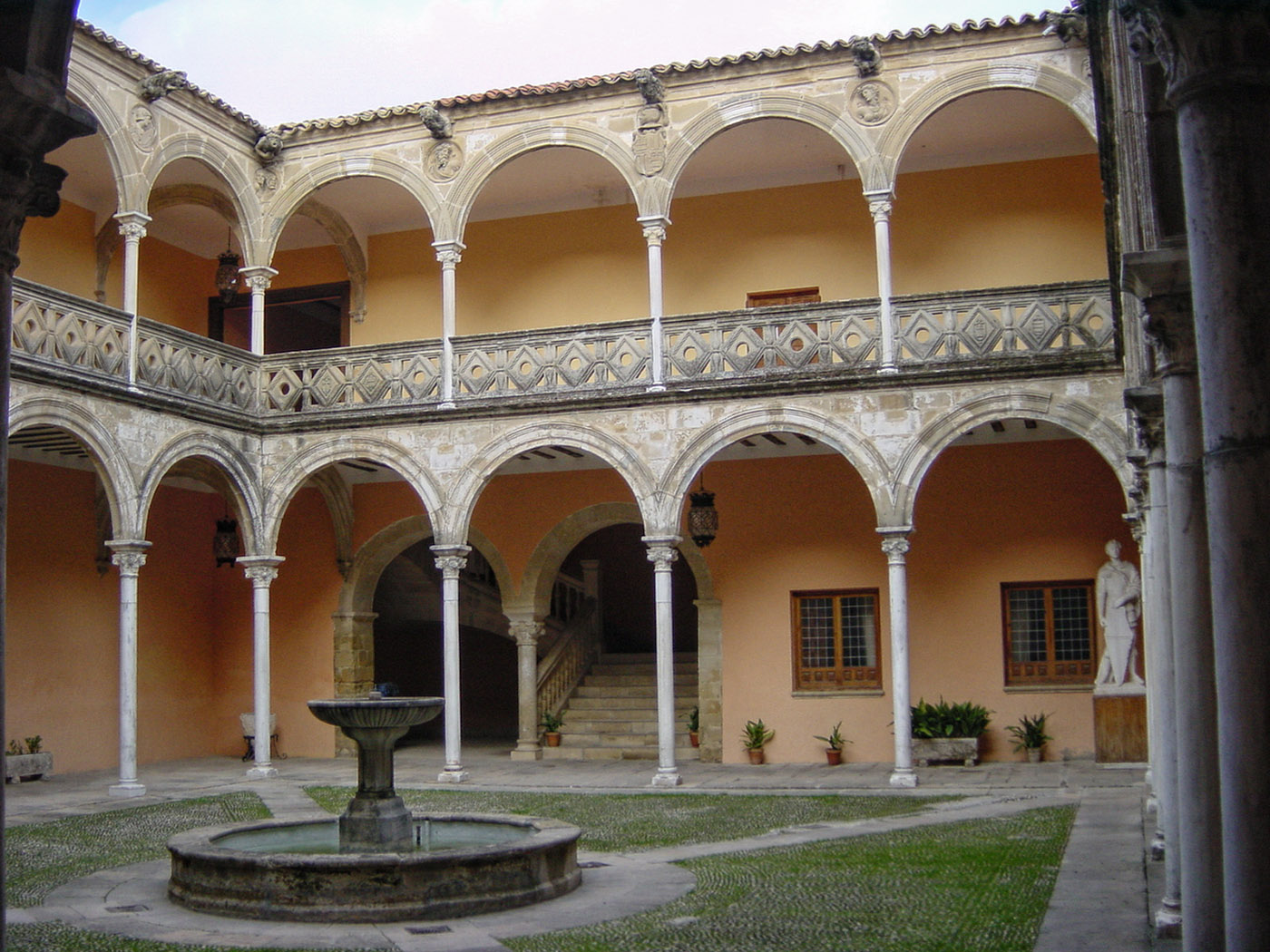 Casa de las Torres. Patio.