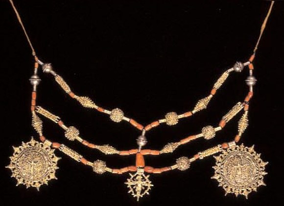 Collarada maragata. Museo del Traje. Madrid.