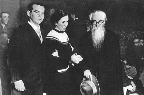 Lorca, Pura Maortua de Ucelay y Valle-Inclán en el preestreno de Yerma. Madrid. 1934.