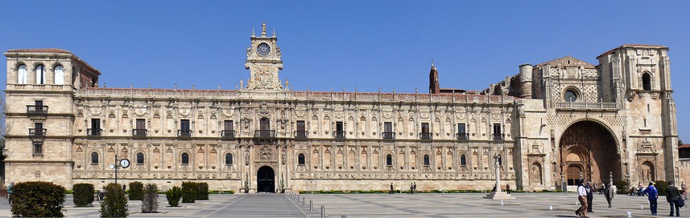 Fachada_principal_San_Marcos_de_León