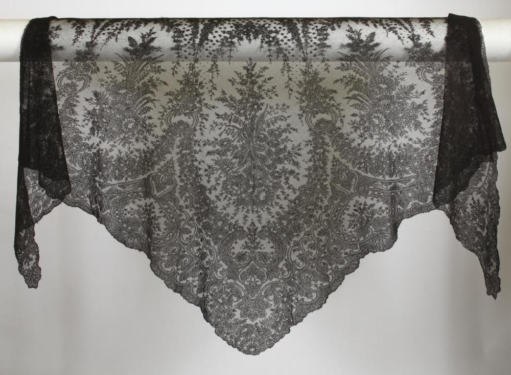 Mantilla. Encaje de chantilly. Museo del Romanticismo. Madrid.