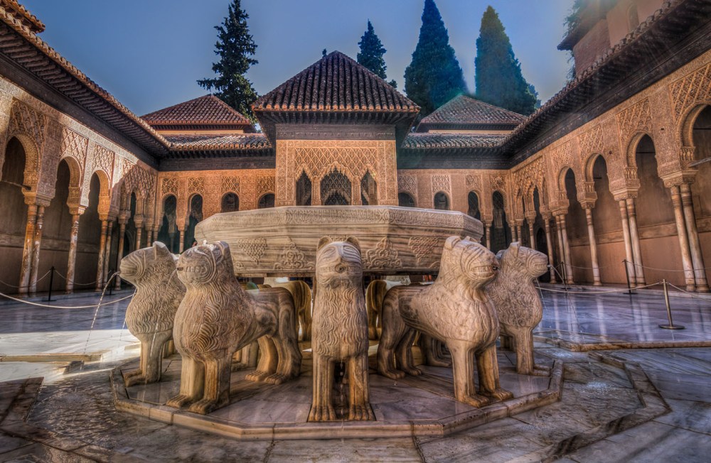 Patio de los Leones en la Alhambra. Granada.