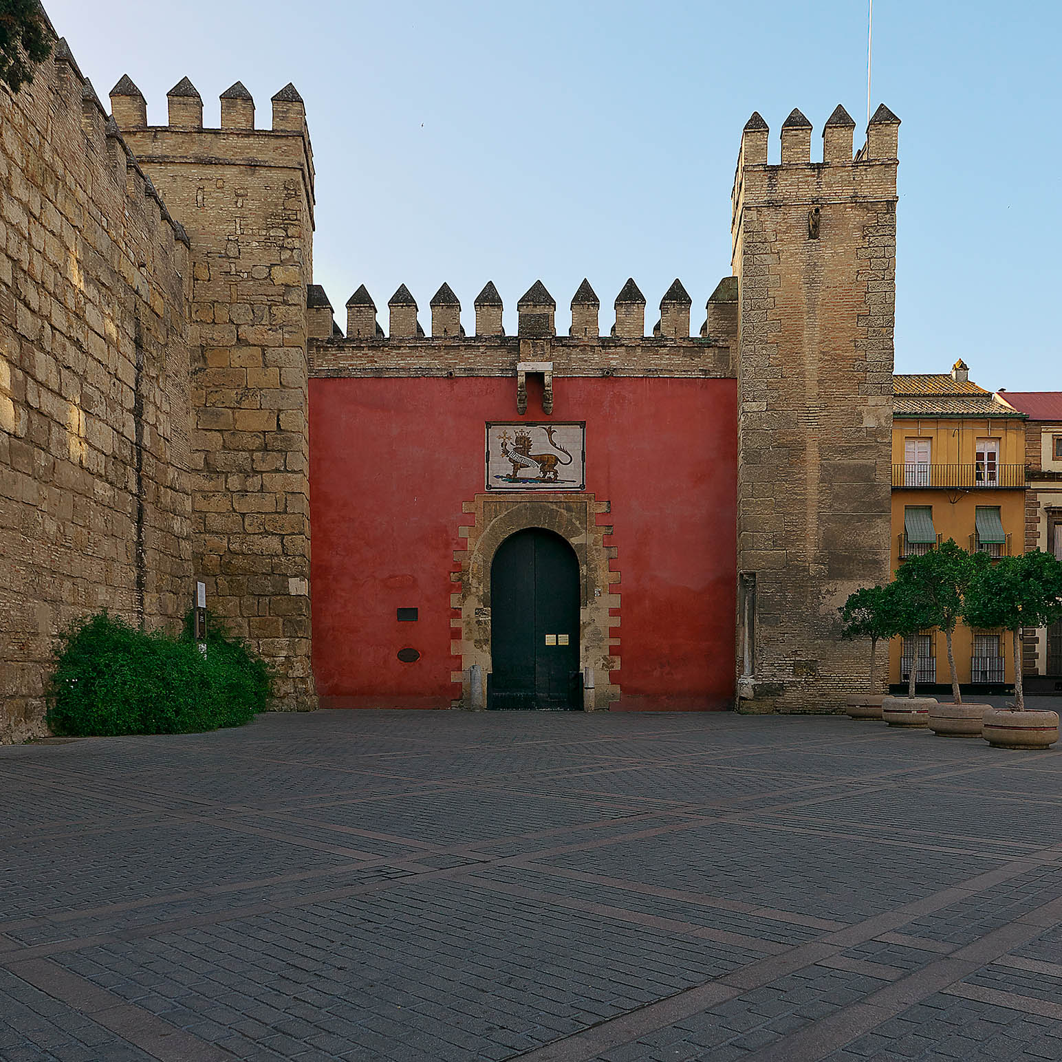 Puerta_del_León,_Real_Alcázar_de_Sevilla