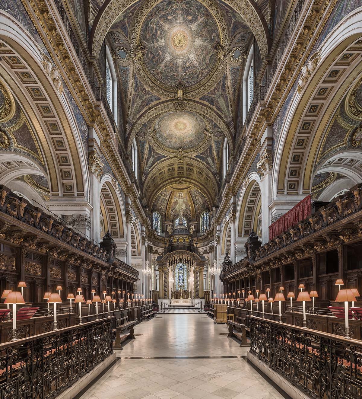 St_Paul's_Cathedral_Choir_looking_east,_London,_UK_-_Diliff