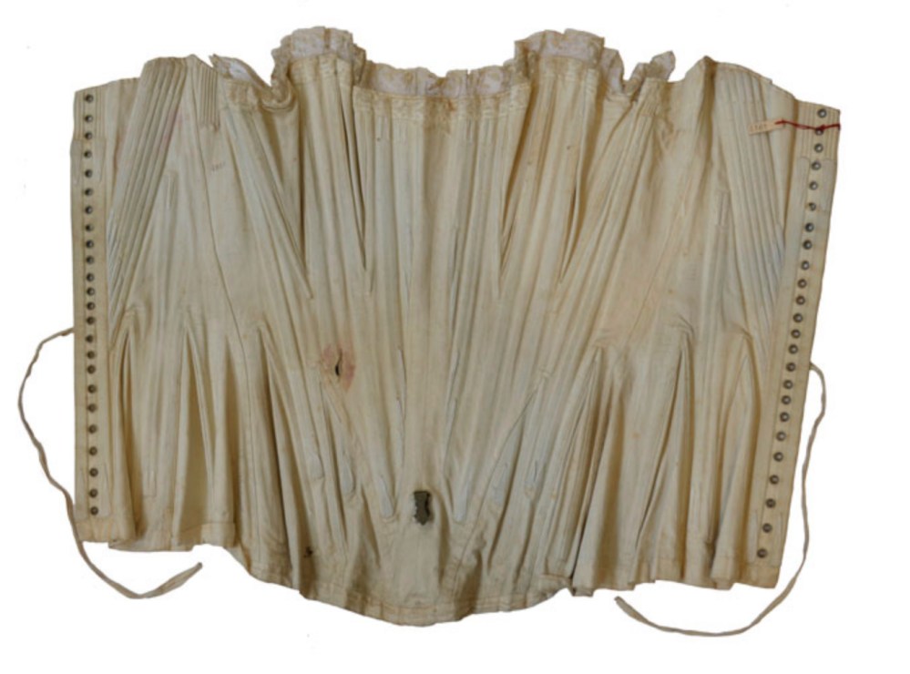 Corsé que vestía Isabel II el día que fue víctima de un atentado. Segunda mitad del siglo XIX. Museo Arqueológico Nacional. Madrid.