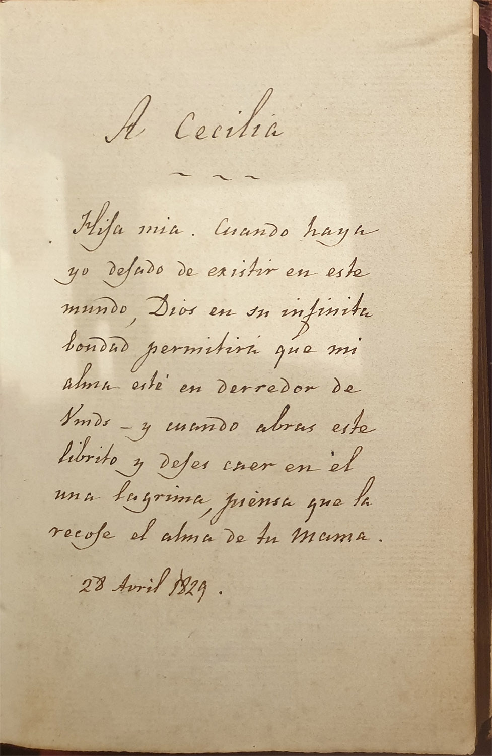 Dedicatoria de Francisca Ruiz de Larrea en el devocionario que regaló a su hija Cecilia cuando era niña.