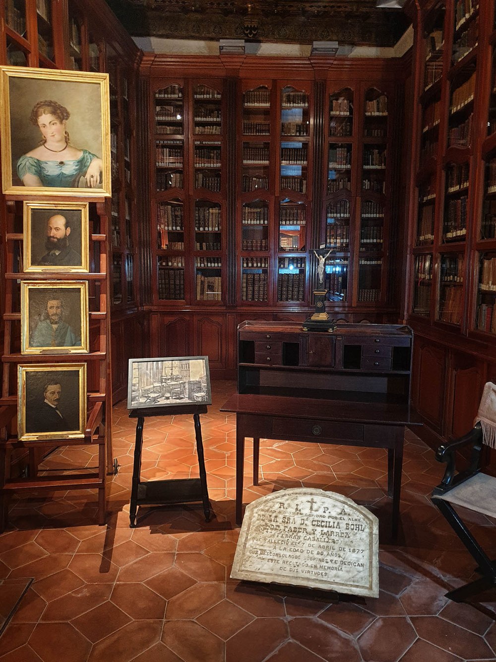 Exposición de Fernan Caballero en Real Academia Sevillana de Buenas Letras. Foto © Bárbara Rosillo.
