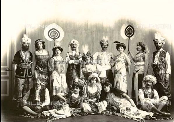 Invitados a la fiesta "La Mille et Deuxième Nuit".